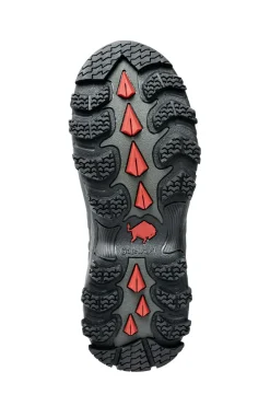 I Danmark har vi rigelig med våde og mudrede områder, og her er et par pålidelige gummistøvler din bedste ven. Vi er stolte over at kunne præsentere Woodwalker EVO 18″ 4mm gummistøvlen, en støvle der er skabt til at modstå de mest krævende forhold og give dig komfort, selv på lange dage i felten.Derfor er Woodwalker EVO 18″ 4mm de ideelle gummistøvler til digWoodwalker EVO 18″ 4mm gummistøvlerne er designet med fokus på funktionalitet og holdbarhed, hvilket gør dem perfekte til de udfordringer, den danske natur byder på. Ligesom med den klassiske Woodwalker 18″ 4mm, er hvert element i denne nye EVO-udgaves konstruktion gennemtænkt for at give dig den bedst mulige oplevelse, når du begiver dig ud på fugleobservatorier, ved vådområder eller gennem skov og krat.Materialer og komfort: Naturgummi og neopren i perfekt samspilDisse gummistøvler er lavet af en kraftig og fleksibel naturgummi, der giver en robust beskyttelse mod vand og skarpe genstande. Naturgummiens særlige egenskaber sikrer, at støvlen forbliver smidig og komfortabel, selv ved lave temperaturer. Indersiden er foret med 4mm neopren, som er et fantastisk isolerende materiale. Neopren holder dine fødder varme og tørre ved at fange et lag luft, der holder på kropsvarmen. Dette er afgørende, når du står stille og observerer i koldt vejr, eller når du bevæger dig gennem fugtige områder.Komforten forbedres yderligere af den bløde og formelle pasform, som neoprenet bidrager med. Det føles nærmest som en strømpe, der omslutter foden og mindsker risikoen for irritation og vabler, selv efter mange timers brug. Kombineret med en solid sål, der giver fremragende stødabsorbering, er disse gummistøvler designet til at holde dig komfortabel og produktiv på dine ture.Gummistøvler med et stærkt greb og robust konstruktionWoodwalker EVO 18″ 4mm er udstyret med en skridsikker ydersål, der giver et solidt fodfæste på glatte og ujævne overflader. Uanset om du navigerer på våde klipper, mudrede stier eller snefyldt terræn, kan du stole på, at disse gummistøvler holder dig stabilt på benene.Støvlen er desuden forstærket på strategiske områder, som tåkappe og hæl. Dette ikke alene forlænger støvlens levetid, men yder også ekstra beskyttelse mod stød og slag. “Snørebånd” i skaftet giver mulighed for at justere pasformen, så mudder og vand holdes ude, og støvlen sidder tæt og sikkert om benet. Dette er især praktisk, når du færdes i dybere mudder eller højt græs.Vask og vedligeholdelse af dine gummistøvlerFor at sikre, at dine Woodwalker EVO 18″ 4mm gummistøvler holder i mange år, er det vigtigt at vedligeholde dem korrekt. Naturgummi har brug for pleje for at bevare sin smidighed og modstandsdygtighed. Efter hver tur anbefaler vi, at du rengør dine gummistøvler med lunkent vand og en blød børste for at fjerne mudder og snavs. Undgå stærke rengøringsmidler, da de kan udtørre gummiet.Når støvlerne er rene, er det en god idé at behandle dem med en silikonespray eller et gummi-plejemiddel. Dette genopretter gummiets elasticitet og beskytter mod UV-stråler, som ellers kan få gummiet til at sprække. Opbevar dine gummistøvler et køligt, tørt sted væk fra direkte sollys og varmekilder. Dette forhindrer materialet i at blive sprødt og forlænger levetiden markant.Ved at følge disse enkle vedligeholdelsestips sikrer du, at dine gummistøvler altid er klar til dit næste eventyr i naturen.EgenskabFordel for digRelevans for naturobservationNaturgummiFleksibel, holdbar, vandtætBeskyttelse i vådområder4mm NeoprenHolder fødder varmeKomfort i koldt vejrSkridsikker sålGodt greb på ujævnt terrænSikkerhed på våde stierForstærket tå/hælLang levetid, beskyttelseModstår slid i naturenJusterbart skaftForhindrer indtrængen af vandTæt pasform i mudder Outdoorbeklædning Varenummer: 106521 1.199,00kr. Woodwalker EVO 18″ 4mm